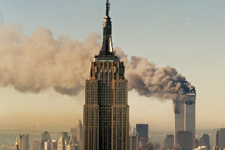 Ilustračný obrázok k článku Krvavý TERORIZMUS: Svet si pripomína 20. výročie pádu dvojičiek, Biden vyzdvihol jednotu USA