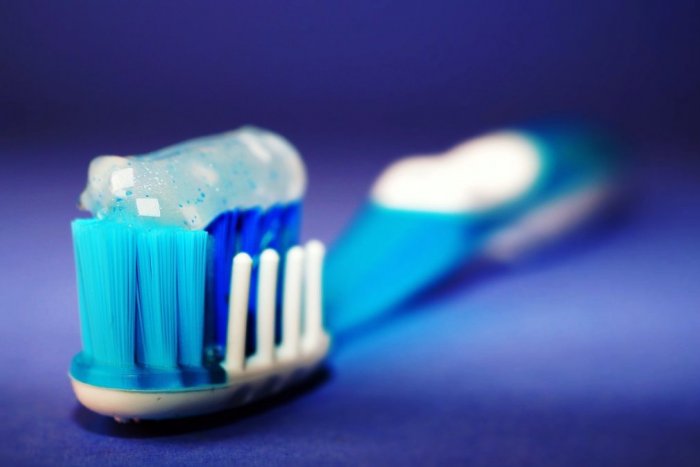 Ilustračný obrázok k článku Slováci sa v starostlivosti o zuby zlepšujú: Kefku by sme mali meniť každé 2 až 3 mesiace