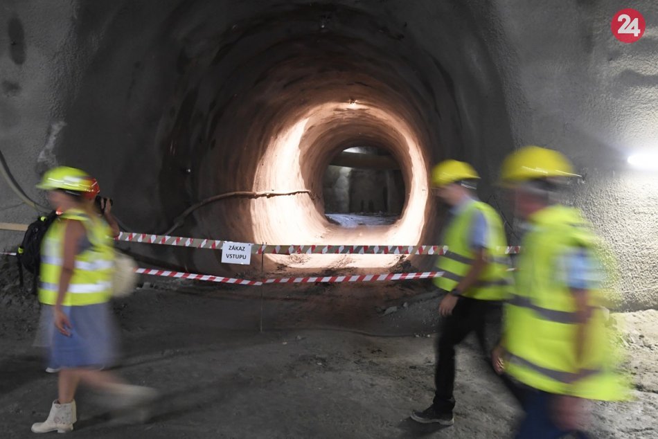 Ilustračný obrázok k článku Minister dopravy sľubuje dostavbu Tunela Višňové do troch rokov