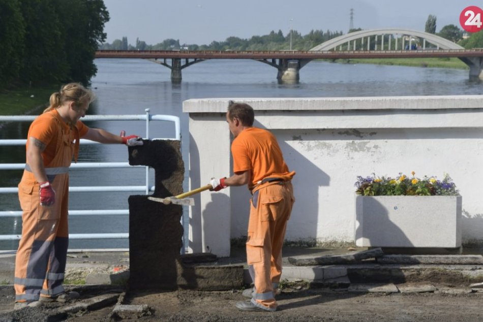 Ilustračný obrázok k článku Vodiči sa dočkali: Po rekonštrukcii slávnostne otvorili Krajinský most v Piešťanoch