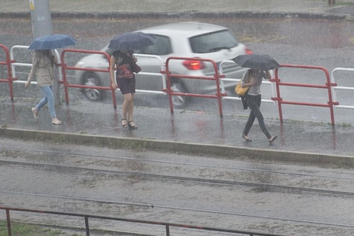 Ilustračný obrázok k článku Slovensko zasiahne intenzívny dážď: POZOR, v týchto oblastiach môžu udrieť povodne!