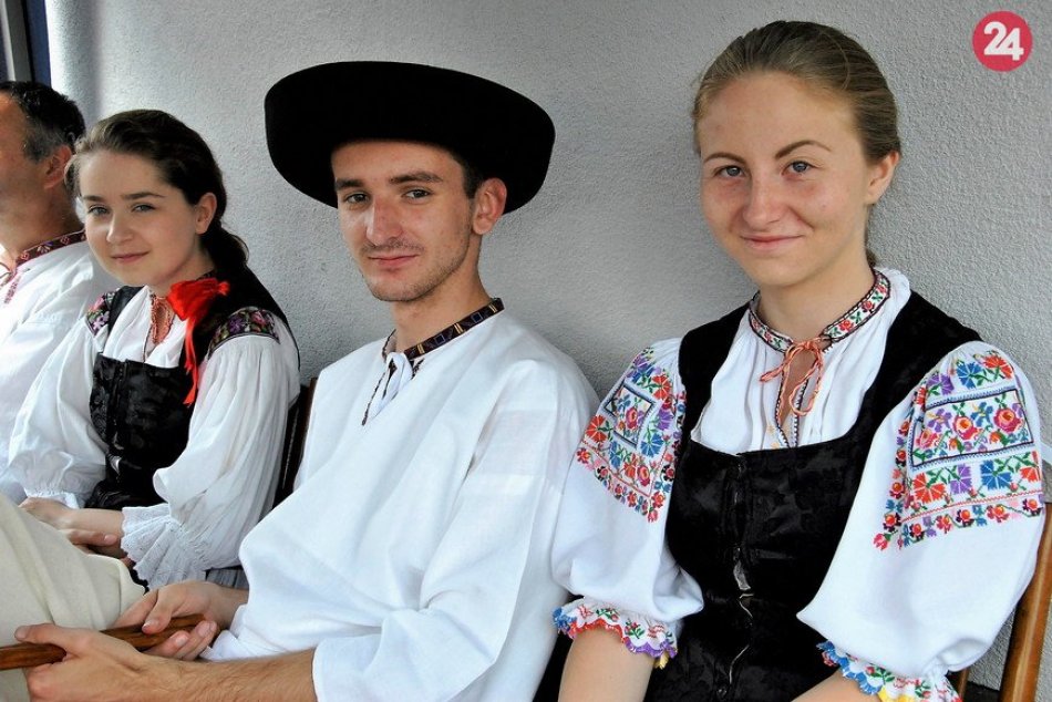 Ilustračný obrázok k článku Považská sa môže zabávať rýchlo aj zbesilo: V Papradne bude folklórny festival