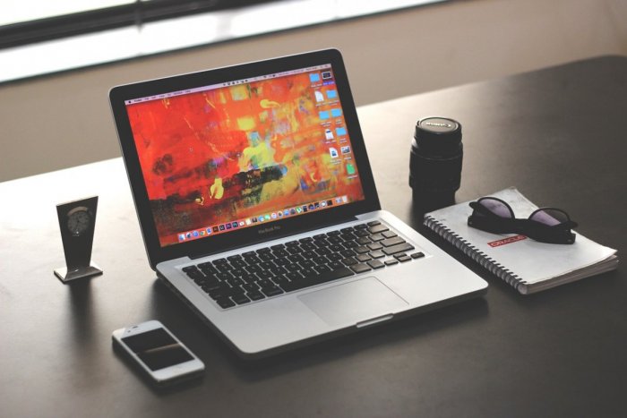 Ilustračný obrázok k článku Máte doma MacBook? Apple zvoláva staršie verzie notebookov, hrozí prehriatie batérie