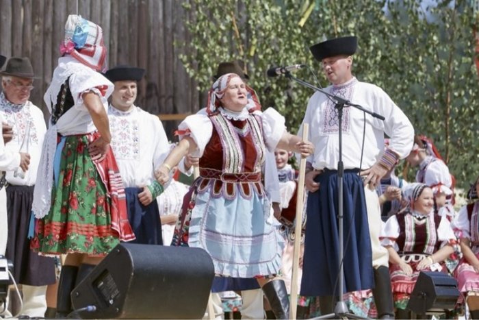 Ilustračný obrázok k článku Ako sa v minulosti pracovalo na poliach? O program sa v GOS-ke postará folklórna skupina Radzim