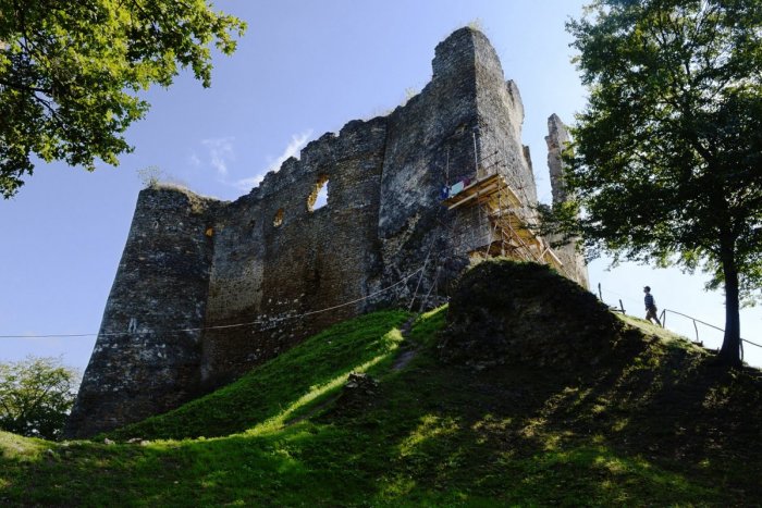 Ilustračný obrázok k článku Práce na obnove hradu Čičva pokračujú: Aké sú plány s touto zemplínskou atrakciou?