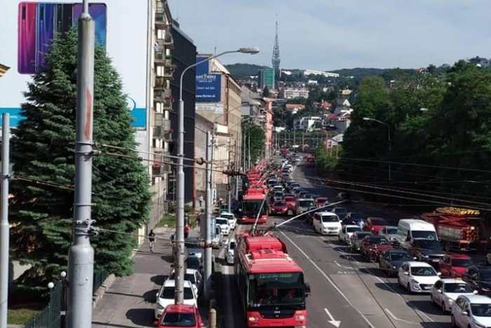 Ilustračný obrázok k článku FOTO: Na Pražskej ulici trolejbusy po poruche už opäť premávajú