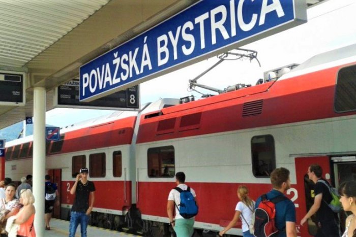 Ilustračný obrázok k článku Cestujúci, pozrite dopredu: ZOZNAM vlakov, ktoré pri Považskej nahradia autobusy