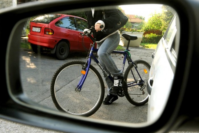 Ilustračný obrázok k článku Koľko trenčianskych domácností má autá a bicykle? Nové čísla možno prekvapia