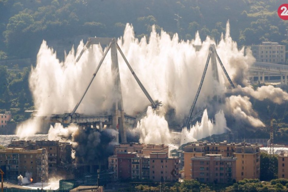 Ilustračný obrázok k článku V Janove odstrelili zvyšné časti zrúteného mosta: Tisíce ľudí evakuovali, VIDEO