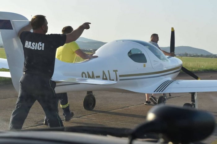 Ilustračný obrázok k článku Malé športové lietadlo pristálo na letisku Košice bez vysunutého podvozku