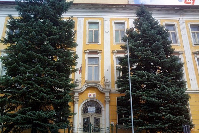 Ilustračný obrázok k článku Zmena na poste vedenia rožňavského gymnázia: Kto sa stal novým riaditeľom školy?