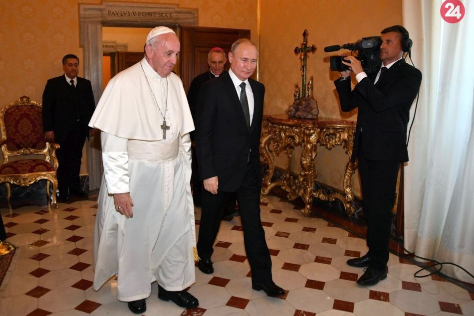 Ilustračný obrázok k článku Rozhovor za zatvorenými dverami: Pápež František prijal vo Vatikáne Vladimira Putina
