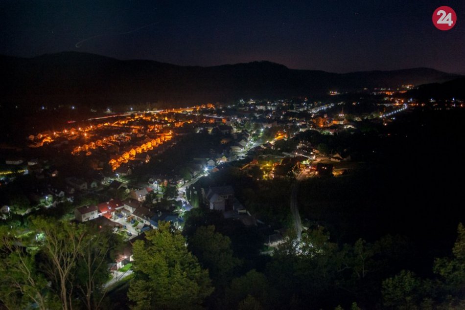 Ilustračný obrázok k článku Klenot regiónu na nočných záberoch. Pokochajte sa krásami Hradu Ľupča, FOTO