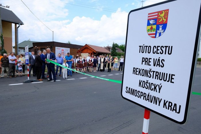 Ilustračný obrázok k článku Zemplín sa dočká nového asfaltu: Opravenú cestu už otvorili v Michaľanoch