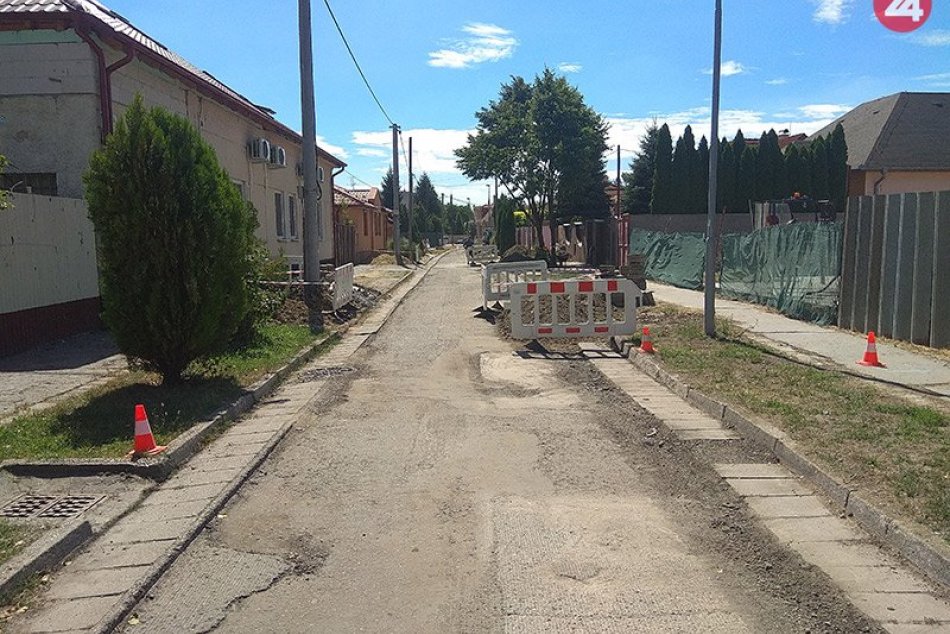 Ilustračný obrázok k článku Jedna z ulíc v Zámkoch prechádza opravou: Mederská dostane nový povrch, FOTO