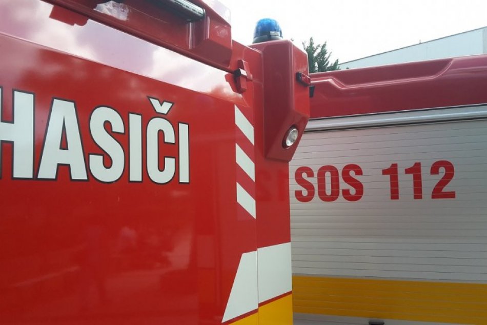 Ilustračný obrázok k článku Požiar domu v okrese Prievidza: Evakuácia zranenej ženy