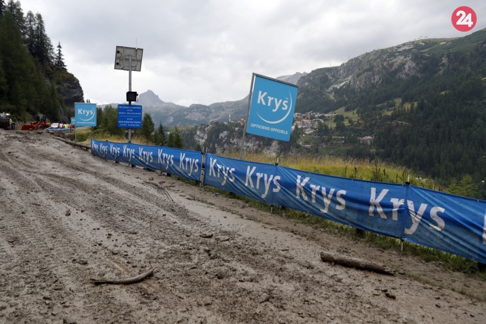Ilustračný obrázok k článku Zosuv a sneh na ceste: 19. etapu Tour de France museli ukončiť predčasne