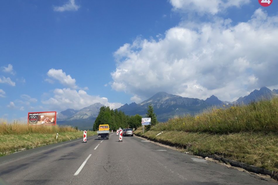 Ilustračný obrázok k článku Oprava cesty na hlavnom ťahu z Popradu do Tatier: Vodiči i cyklisti musia počítať s obmedzeniami