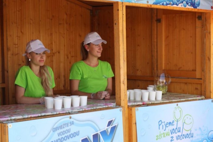 Ilustračný obrázok k článku V Prešove sa v horúčavách môžete zadarmo osviežiť vo Vodnom bare: Takýto nápoj ponúka