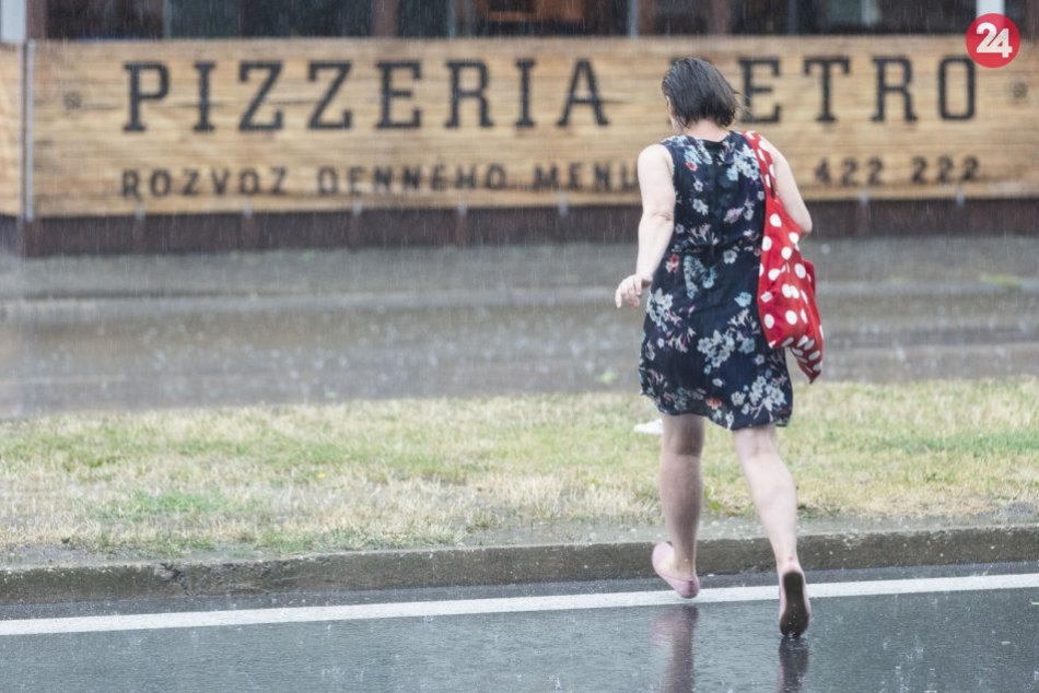 Ilustračný obrázok k článku Nezmoknite na kosť: Na Ružomberský okres udrie dážď, v týchto hodinách platí výstraha