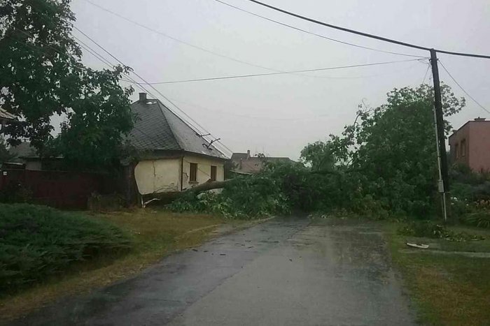 Ilustračný obrázok k článku Hasiči na východnom Slovensku zasahovali pre búrku vo viac než 20 prípadoch