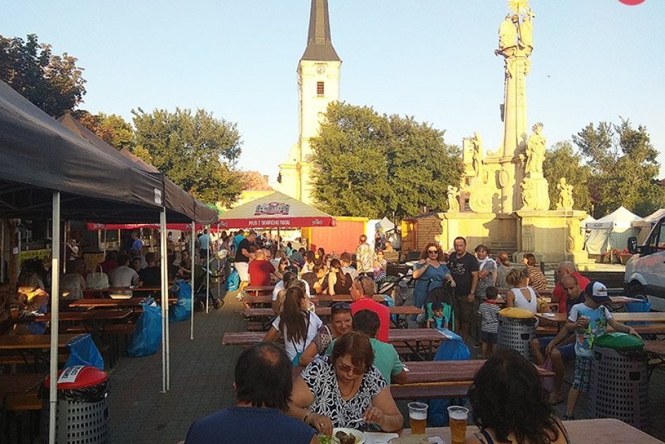 Ilustračný obrázok k článku Porciunkula a historické autá: TIPY na víkendové podujatia v Zámkoch a okolí