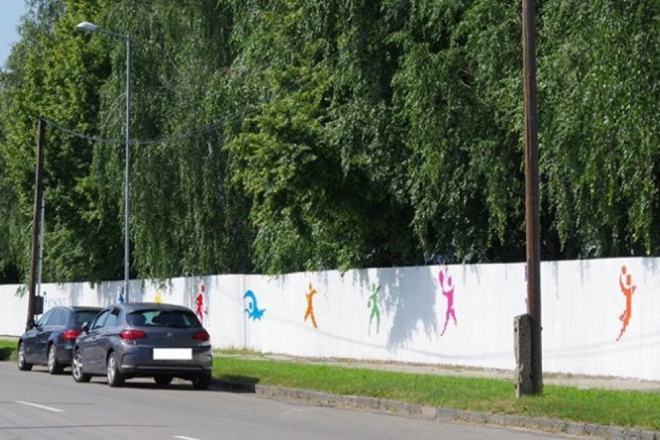 Ilustračný obrázok k článku Takto zaujímavo v Michalovciach skrášlili plot futbalového ihriska: Videli ste? FOTO