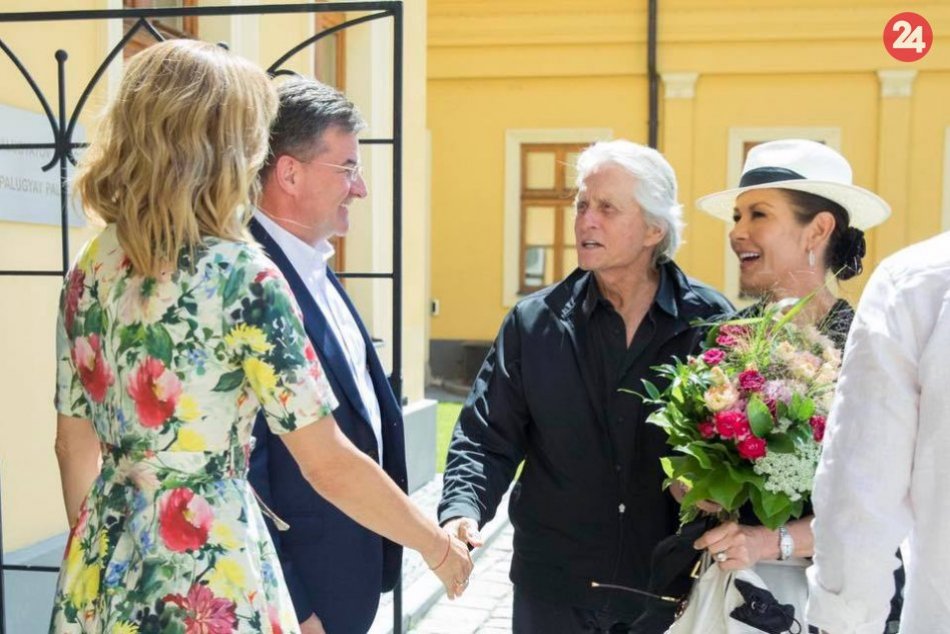 Ilustračný obrázok k článku Hviezdna návšteva: Do Bratislavy zavítal Michael Douglas s manželkou Catherine Zeta-Jonesovou