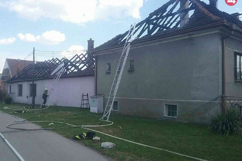 Ilustračný obrázok k článku Rodinný dom v Maduniciach zachvátili plamene: Jedna osoba sa zranila, FOTO