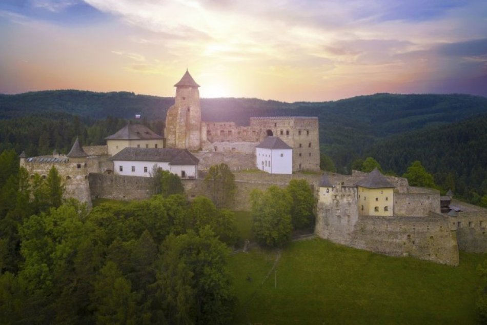 Ilustračný obrázok k článku Poklad a relikvie sv. Kunigundy prvýkrát opustili múry poľského kláštora: Vystavené sú na hrade Ľubovňa
