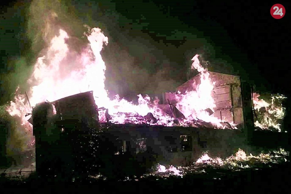 Ilustračný obrázok k článku Bývalý známy hotel v plameňoch: Pomáhali aj hasiči z Považskej, FOTO