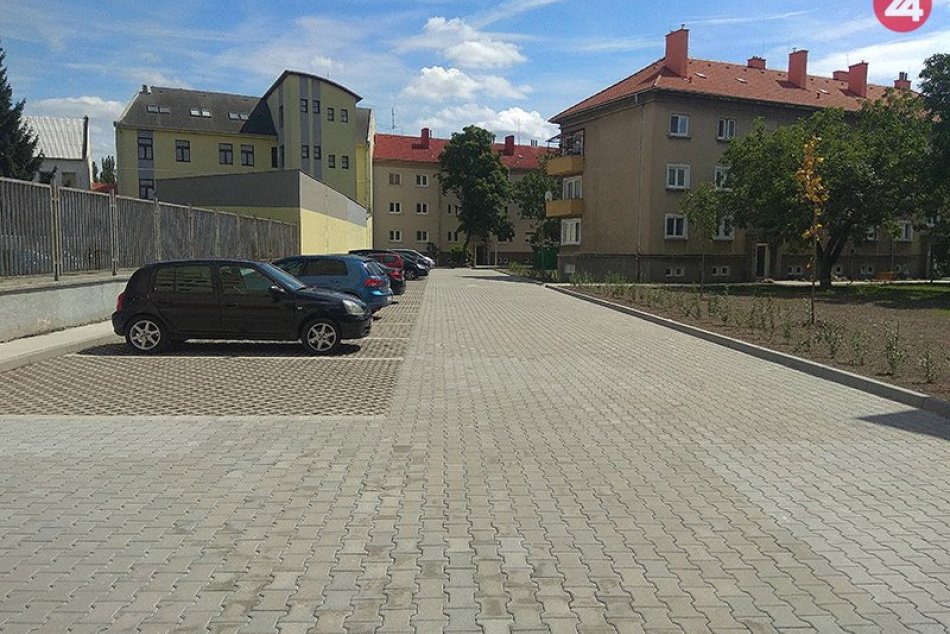 Ilustračný obrázok k článku Nové parkoviská v Zámkoch: Na jednom zo sídlisk pribudlo vyše 20 miest pre autá