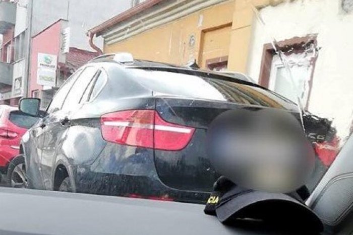 Ilustračný obrázok k článku Žiarski policajti chytili dvoch vodičov: Jeden na luxusnom aute, druhý v protismere, obaja opití
