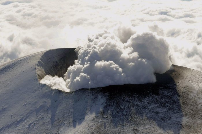 Ilustračný obrázok k článku Sopka pri Tokiu po rokoch ožila: Popol a dym chrlila do poriadnej výšky