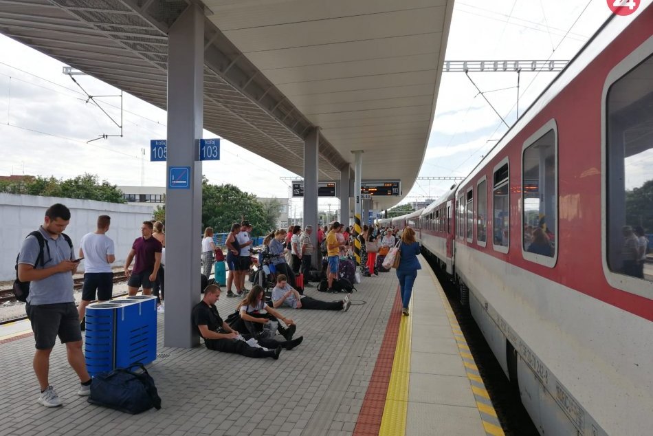 Ilustračný obrázok k článku Zmena odchodu vlakov do Nových Zámkov a Šurian: Kvôli nehode vyrážajú z inej stanice
