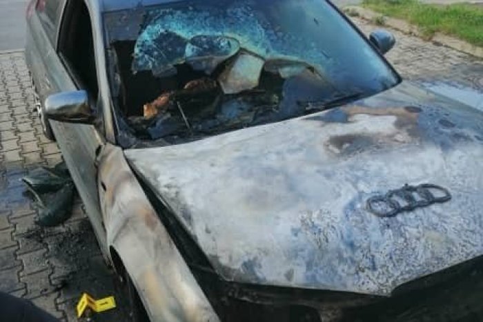 Ilustračný obrázok k článku Auto v Ľupči zachvátili plamene. Polícia začala trestné stíhanie, FOTO