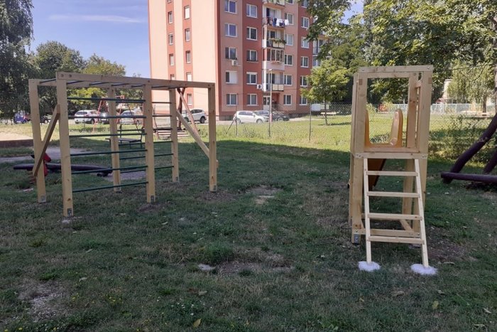 Ilustračný obrázok k článku Na Vlčanskej ulici v Šali dokončujú ihrisko: O poriadok sa postará správca, FOTO