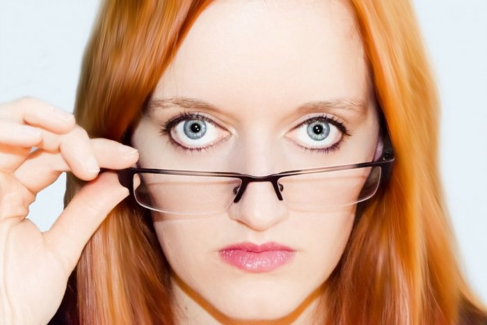 Ilustračný obrázok k článku Astigmatizmus spôsobuje skreslené videnie: Pomôžu okuliare alebo operácia