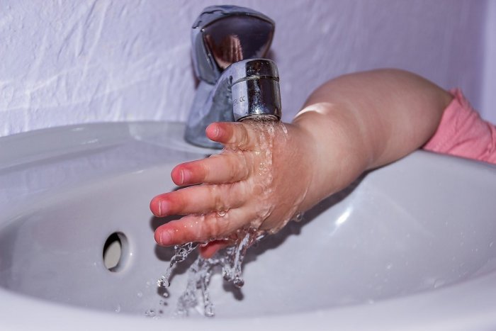 Ilustračný obrázok k článku Zabráňte šíreniu infekčných chorôb: Dôkladné umývanie rúk chráni zdravie
