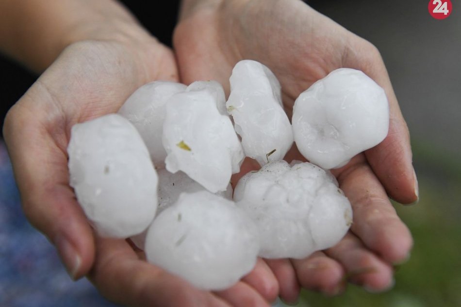 Ilustračný obrázok k článku Maďarsko zasiahli silné búrky: Padali krúpy veľkosti vajíčka