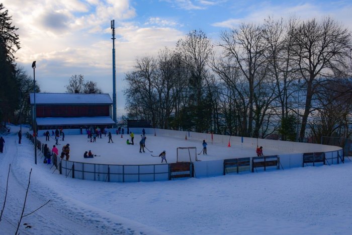 Ilustračný obrázok k článku SZĽH postaví 20 multifunkčných športových plôch: Cez zimu ľad, v lete nový povrch