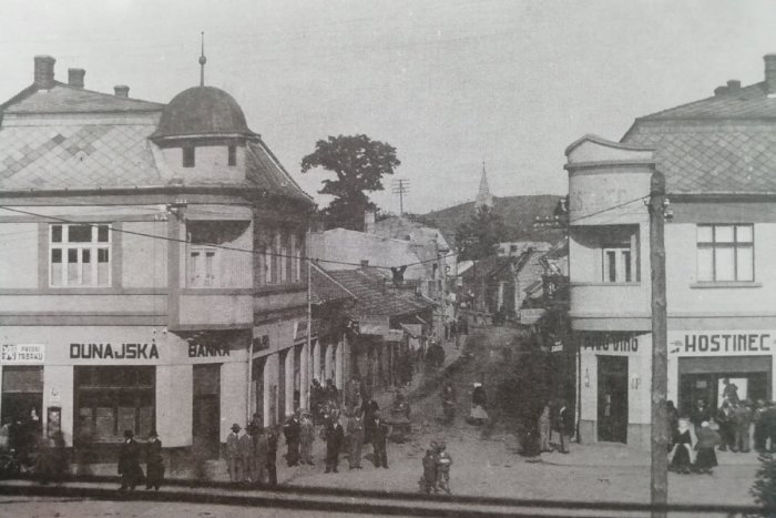 Ilustračný obrázok k článku Prinášame vám historickú foto Humenného: Viete sfleku povedať, o akú ulicu sa jedná?
