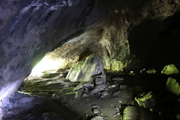 Ilustračný obrázok k článku Tajomstvá pohoria Tribeč: Odhaľte pútavý svet jaskýň v regióne