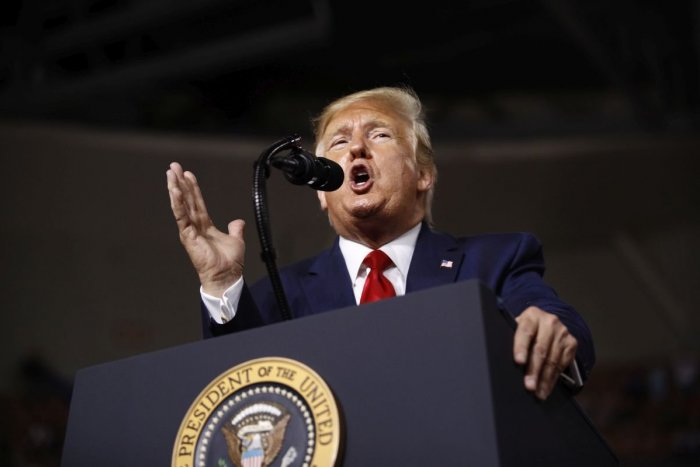 Ilustračný obrázok k článku Trump odporúča nosiť rúška, sám ho však odmieta