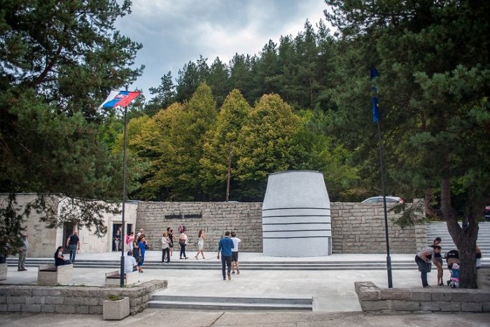 Ilustračný obrázok k článku Obnovili pamätník v Nemeckej, vo vápenke zavraždili nacisti stovky ľudí, FOTO