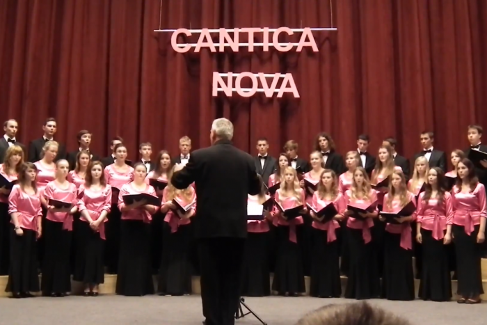 Ilustračný obrázok k článku Spevácky zbor z Trnavy letí koncertovať do Japonska: Vystúpi v nových rovnošatách