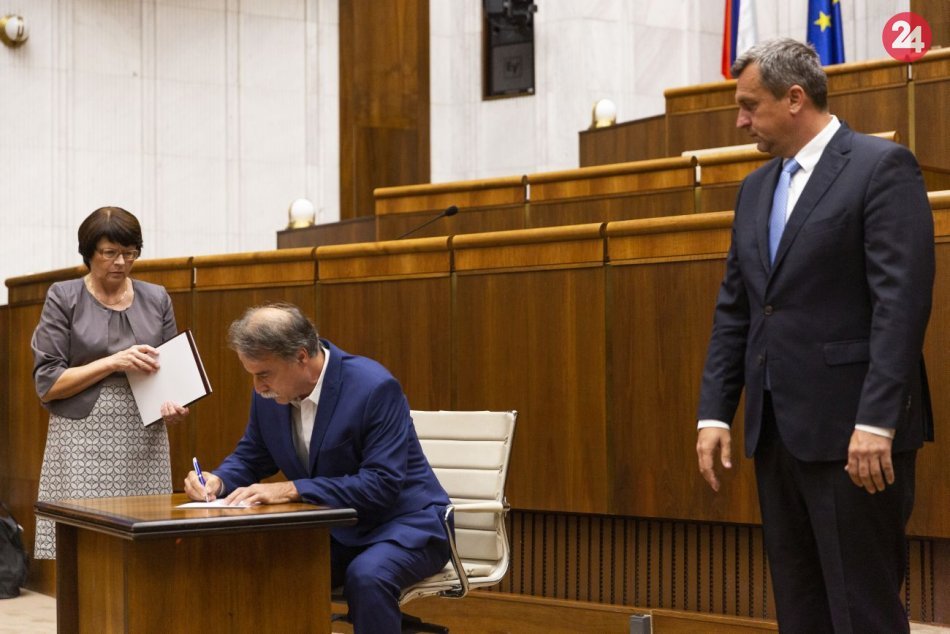 Ilustračný obrázok k článku Národná rada má nových poslancov: Nastúpili náhradníci za Mazureka a europoslancov