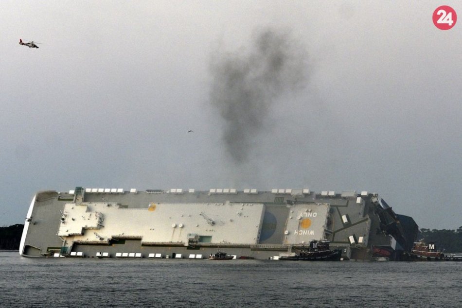 Ilustračný obrázok k článku Pri americkom pobreží sa prevrátila nákladná loď: Záchranári pátrajú po 4 nezvestných