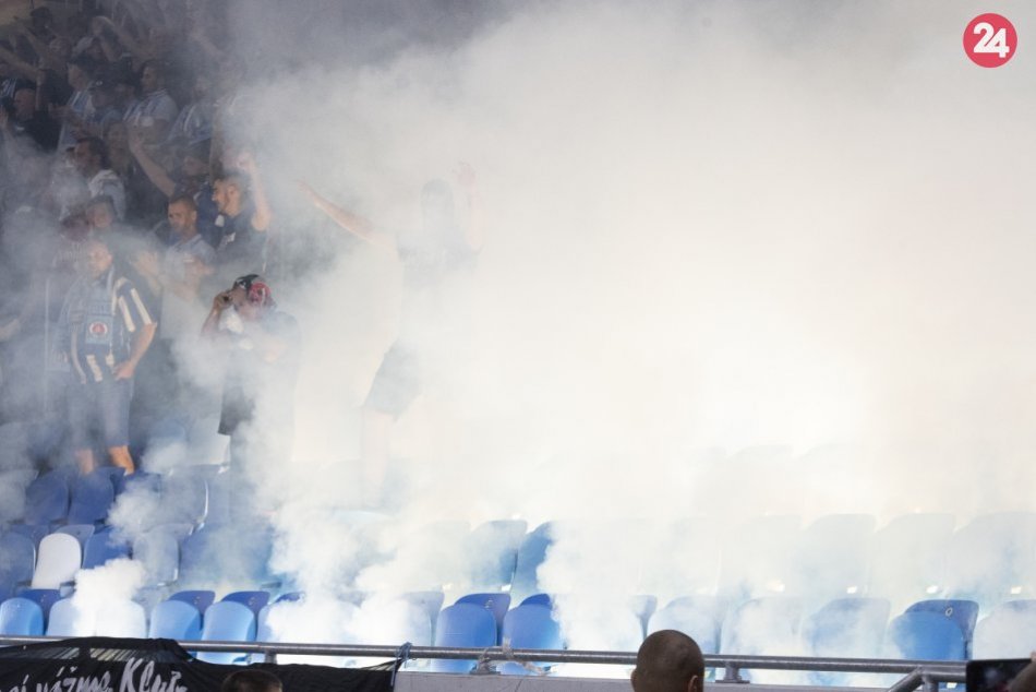 Ilustračný obrázok k článku Slovan spoznal trest za výtržnosti v derby s Trnavou: Pokuta a zatvorený štadión