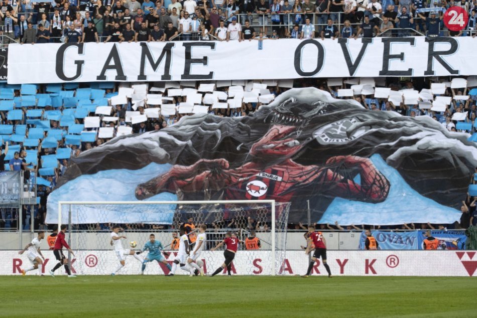 Ilustračný obrázok k článku Incident počas futbalového derby: Podľa Slovana budú previnilci exemplárne potrestaní